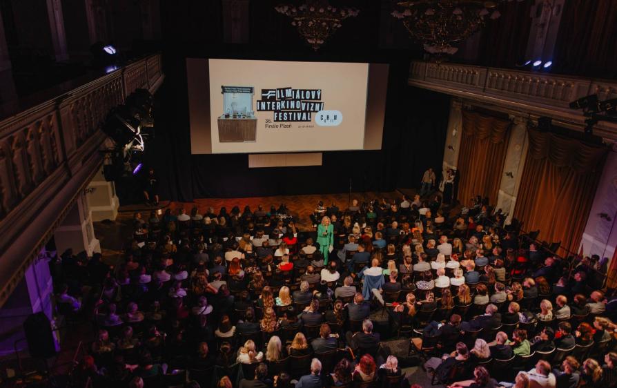 Odhalujeme soutěžní filmy! Odhalujeme soutěžní filmy!