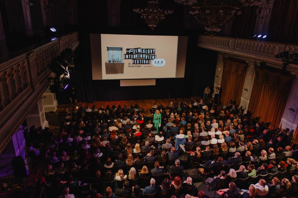 Odhalujeme soutěžní filmy! Odhalujeme soutěžní filmy!