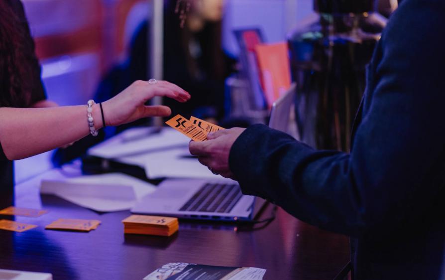 Ve čtvrtek 5. 9. spouštíme předprodej vstupenek a akreditací Ve čtvrtek 5. 9. spouštíme předprodej vstupenek a akreditací